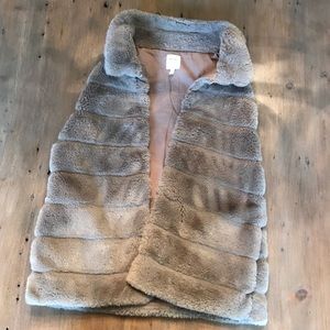 Dylan by True Grit Full Zip Faux Fur Vest, Small